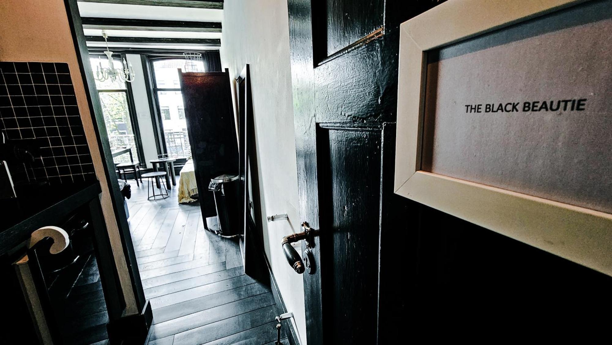 The Black Beauty Private Studio With Canal View From 1799 Amsterdam Exteriér fotografie